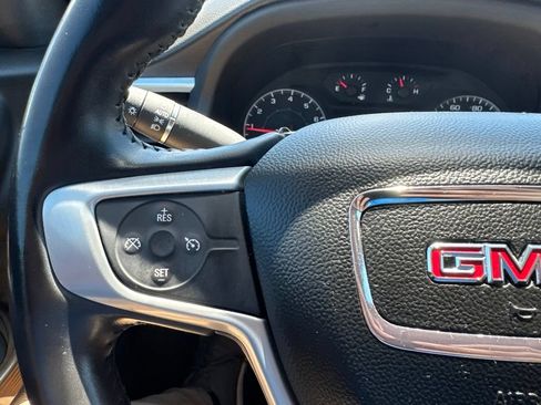 Used 2019 GMC Acadia SLE FWD image 16