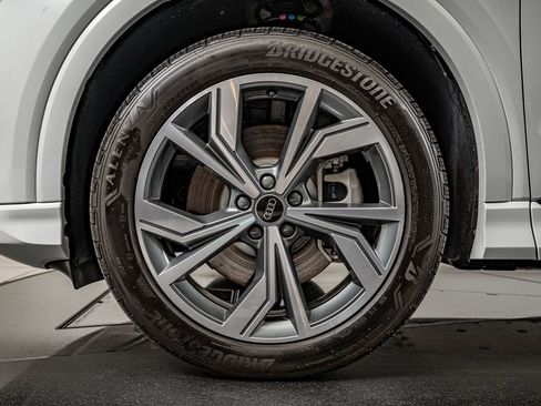 Used 2023 Audi Q4 e-tron Premium w/ Convenience Package image 10