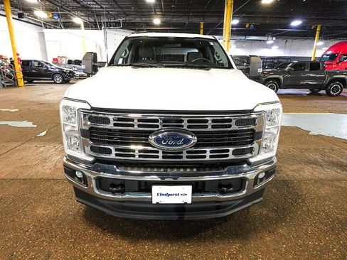 Used 2024 Ford F250 XLT image 2