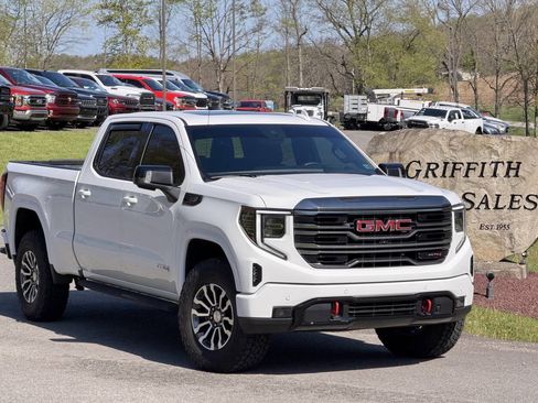 Used 2022 GMC Sierra 1500 AT4 w/ AT4 Premium Package AWD/4WD image 1