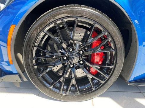 Used 2015 Chevrolet Corvette Z06 w/ 3LZ Preferred Equipment Group image 13
