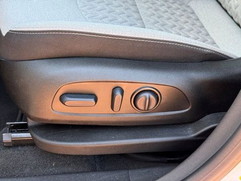 Used 2024 Chevrolet Equinox LT w/ Driver Convenience Package AWD/4WD image 13