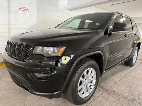 Used 2021 Jeep Grand Cherokee Laredo X image 1