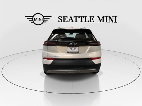 Used 2022 Chevrolet Bolt EUV LT w/ Convenience Package FWD image 9