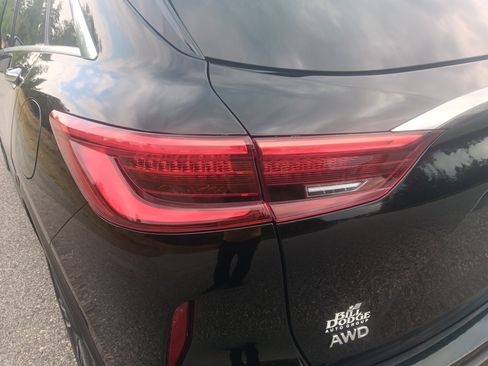 Used 2021 INFINITI QX50 Luxe w/ Appearance Package image 11