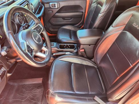 Used 2018 Jeep Wrangler Unlimited Sahara AWD/4WD image 7