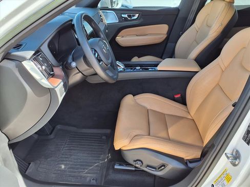 Certified 2023 Volvo XC60 B5 Ultimate w/ Protection Package Premier image 21