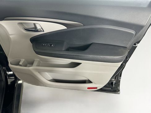 Used 2017 Honda Pilot LX image 30