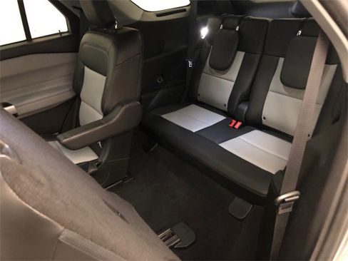 Used 2022 Ford Explorer XLT w/ Equipment Group 202A image 29