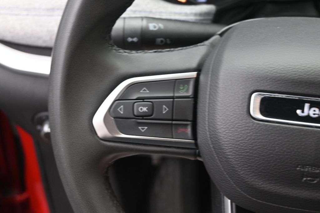 Used 2024 Jeep Compass Latitude AWD/4WD image 32