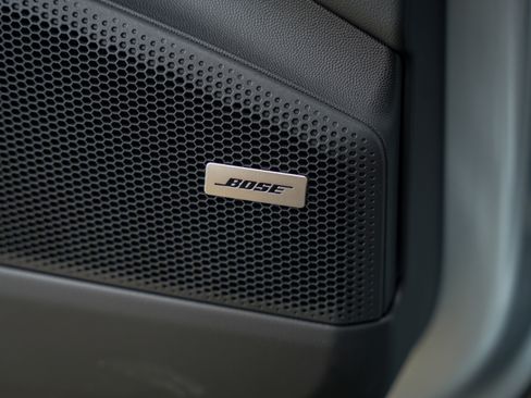 Certified 2025 Porsche Macan Electric image 18