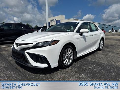 Used 2024 Toyota Camry SE FWD image 7