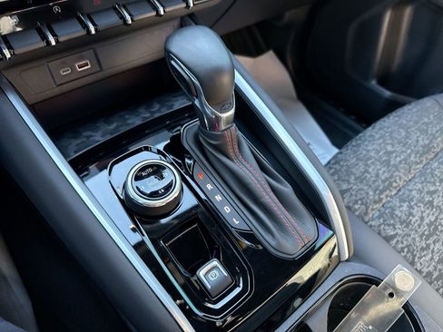 Used 2024 Chevrolet Colorado Z71 image 23