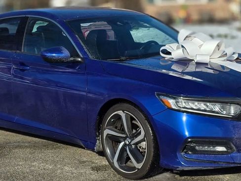 Used 2018 Honda Accord Sport image 2