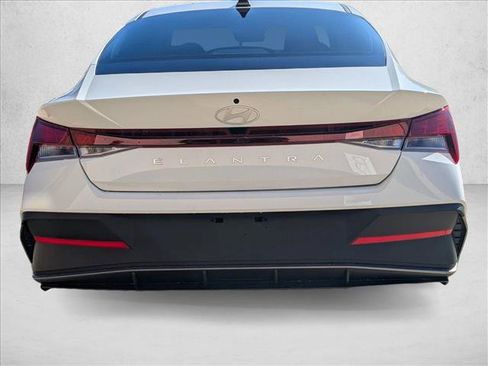 New 2026 Hyundai Elantra SE image 8