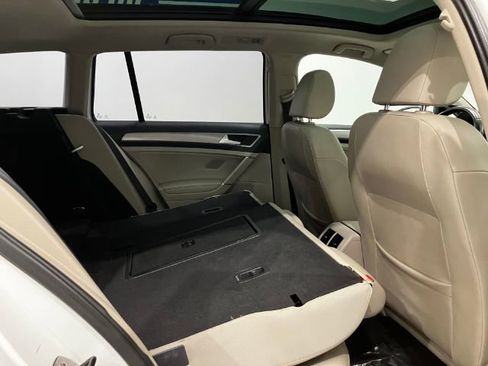 Used 2015 Volkswagen Golf TDI SE image 40