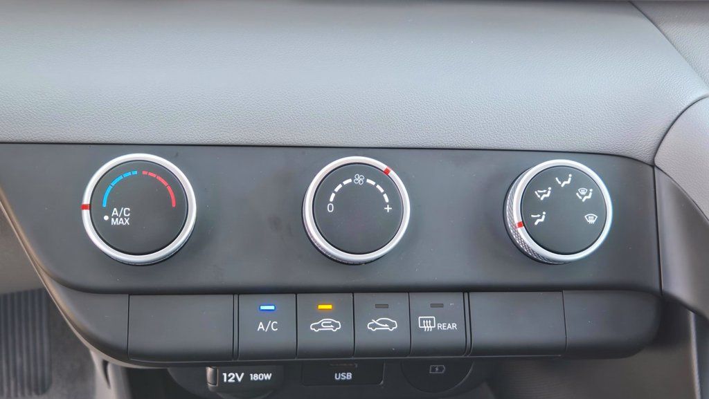 Used 2026 Hyundai Elantra SE FWD image 22
