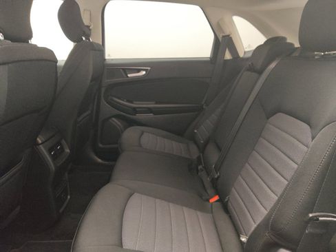 Used 2018 Ford Edge SE image 18