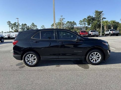 Used 2019 Chevrolet Equinox LS FWD image 2