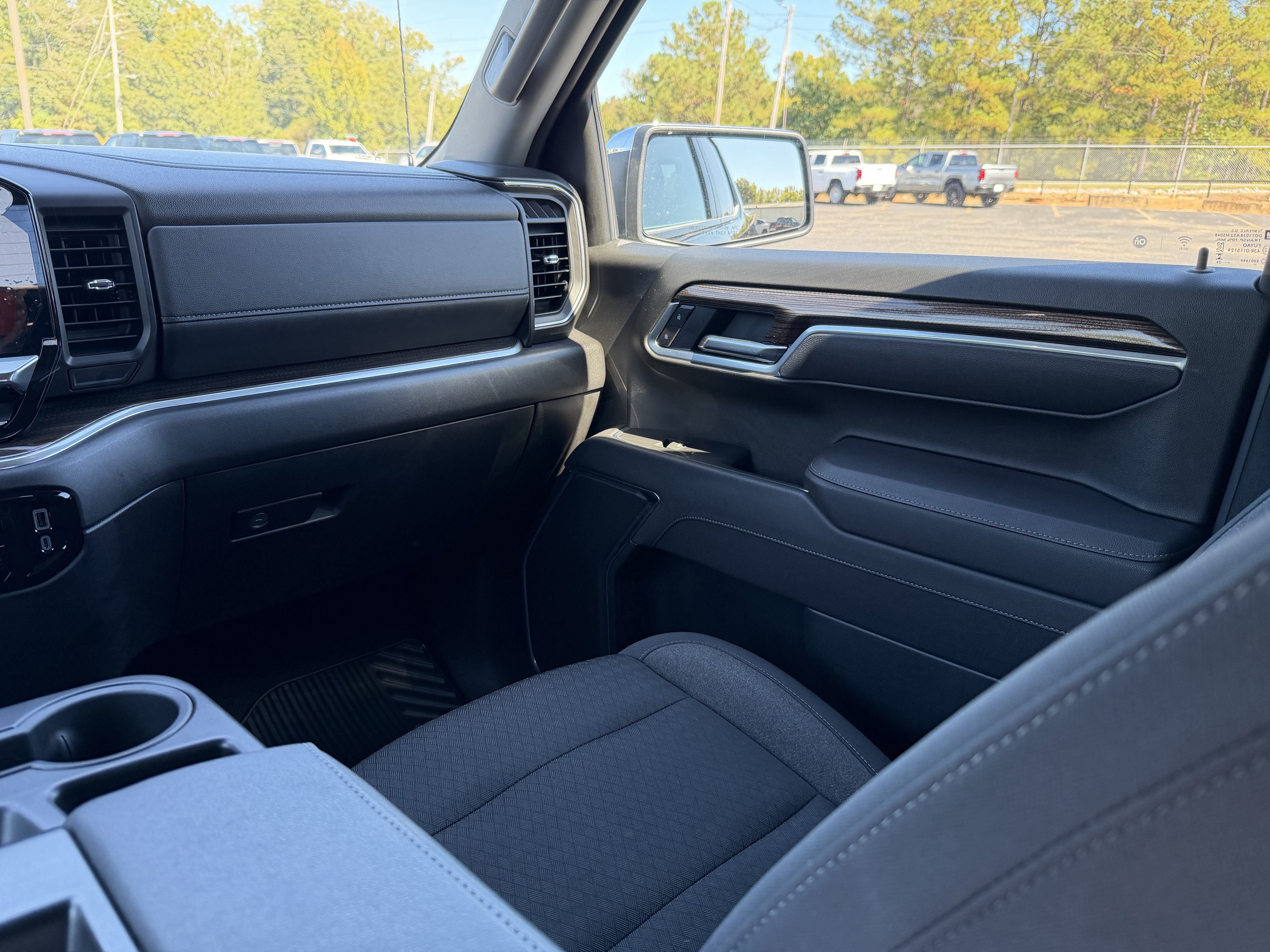 Used 2025 Chevrolet Silverado 1500 LT AWD/4WD image 35