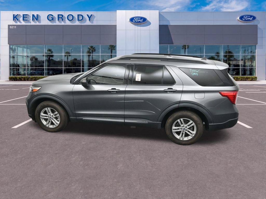 Used 2023 Ford Explorer XLT w/ Equipment Group 202A AWD/4WD image 16