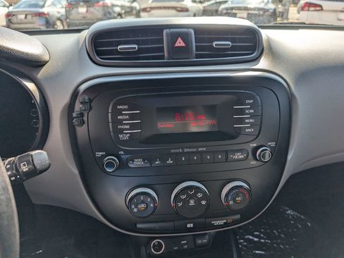 Used 2016 Kia Soul FWD image 22