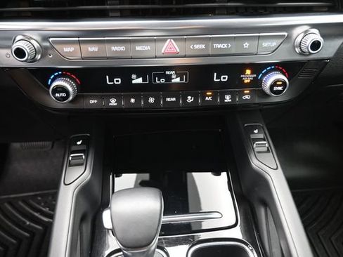Used 2022 Kia Telluride S AWD/4WD image 3