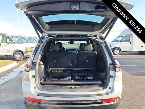 Used 2025 Jeep Grand Cherokee Limited w/ Luxury Tech Group II image 29