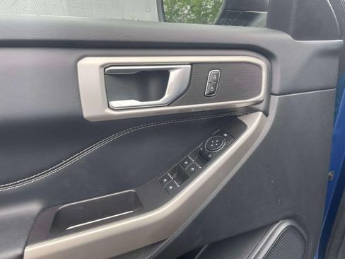 Used 2023 Ford Explorer XLT w/ Equipment Group 202A AWD/4WD image 17
