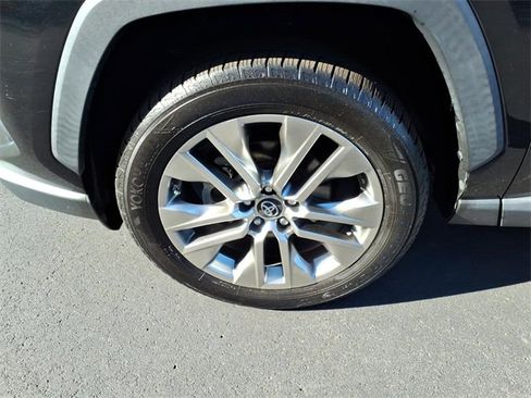 Used 2019 Toyota RAV4 LE image 4