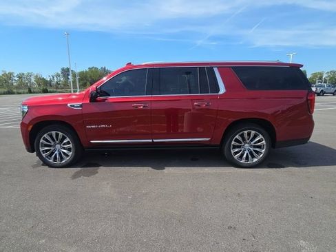 Used 2021 GMC Yukon XL Denali w/ Denali Ultimate Package AWD/4WD image 15