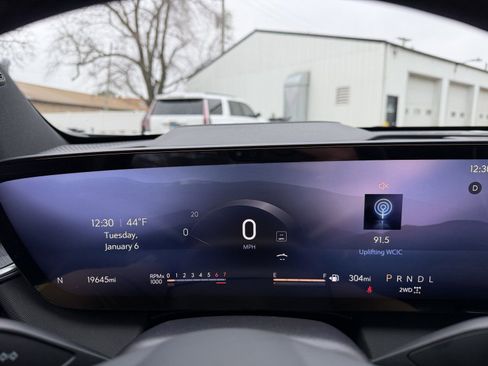 Used 2025 Buick Enclave Sport Touring image 16