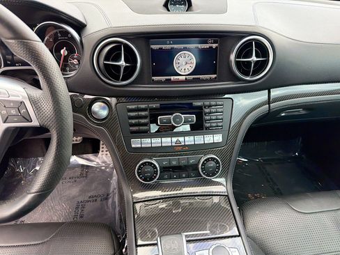 Used 2016 Mercedes-Benz SL 63 AMG w/ Driver Assistance Package image 18