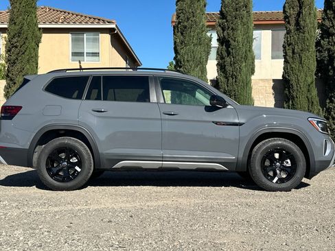 New 2026 Volkswagen Atlas Peak Edition AWD/4WD image 3