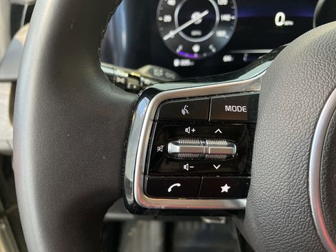 Used 2023 Kia Carnival SX image 20