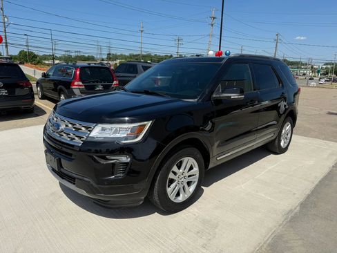 Used 2018 Ford Explorer XLT w/ Equipment Group 202A AWD/4WD image 5