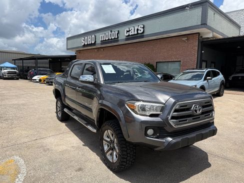 Used 2017 Toyota Tacoma Limited w/ Tow Package AWD/4WD image 2