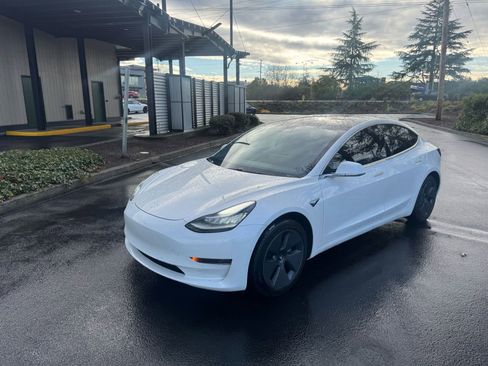 Used 2020 Tesla Model 3 Standard Range Plus image 1
