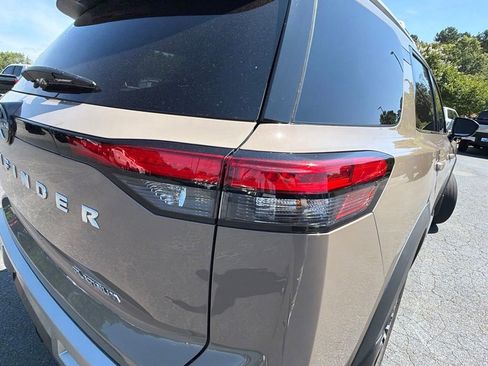 Used 2023 Nissan Pathfinder Platinum AWD/4WD image 25