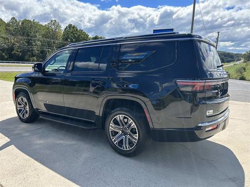 Used 2024 Jeep Wagoneer Series II w/ Flexible Seating Group image 6