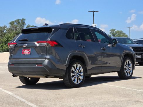 Used 2021 Toyota RAV4 XLE Premium FWD image 5