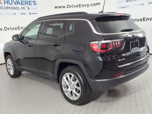 Used 2023 Jeep Compass Latitude AWD/4WD image 6