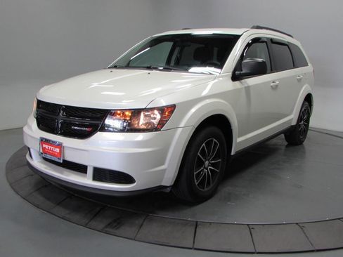 Used 2017 Dodge Journey SE w/ Flexible Seating Group image 3