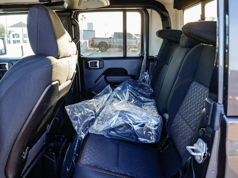 New 2026 Jeep Gladiator Mojave w/ Safety Group image 23
