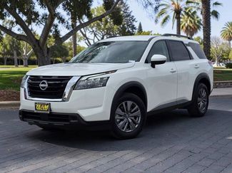 Used 2025 Nissan Pathfinder SV FWD video 2