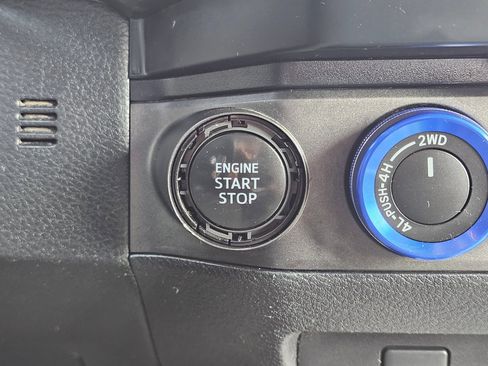 Used 2019 Toyota Tacoma TRD Off-Road w/ TRD Premium Off Road Package AWD/4WD image 23