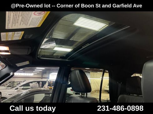 Used 2015 Lincoln Navigator 4WD image 13