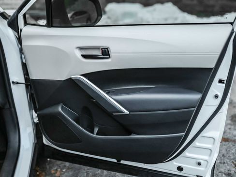 Certified 2023 Toyota Corolla Cross L image 15