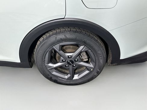 Used 2025 Kia K4 LXS image 11