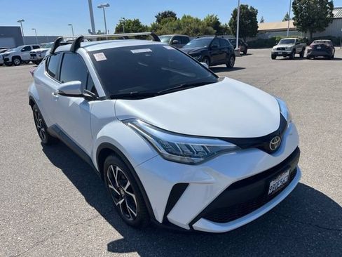 Used 2022 Toyota C-HR XLE FWD image 5